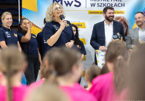 Niezapomniana lekcja z Otylią Jędrzejczak. Rzeszowskie uczennice spotkały mistrzynie sportu