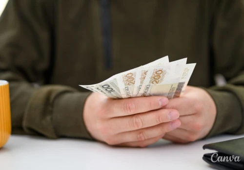 35 proc. Polaków na koniec miesiąca sięga po oszczędności lub pilnuje wydatków