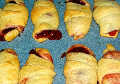 Rogaliki nie będą się sklejać podczas pieczenia. Prosty trik robi robotę