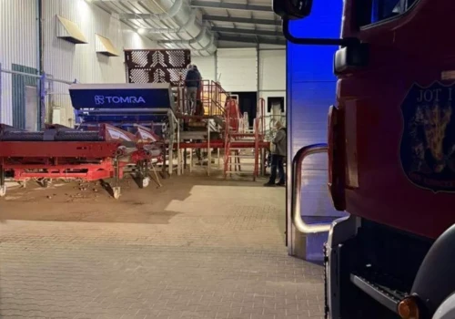 Sortownik ziemniaków wciągnął kobietę do połowy ciała. Trudna akcja pod Wejherowem