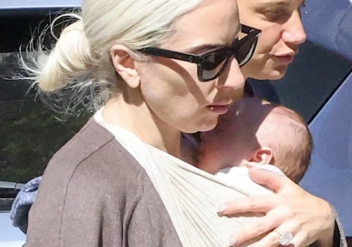 Lady Gaga na lotnisku z dzieckiem. Tak dziś wygląda jej codzienność
