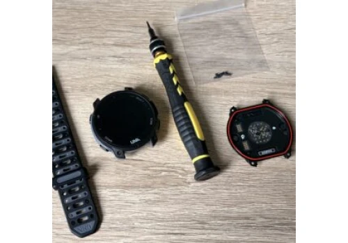 Sprawdziłem w praktyce modułowość UNA Watch. Wystarczył torx i 10 minut, by wymienić układ z sensorem PPG