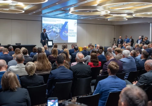 Samorządy filarem odporności państwa. Szef MON na 6. Forum Miasteczek Polskich