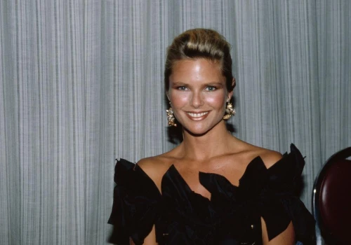 72-letnia topmodelka Christie Brinkley po latach wróciła na wybieg: „Chcę, żeby inne kobiety wiedziały, że nie warto bać się starzenia”