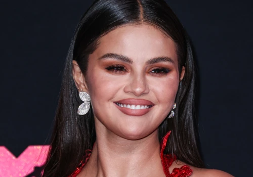 Moon face. Za „twarzą jak księżyc” może stać coś więcej niż stres
