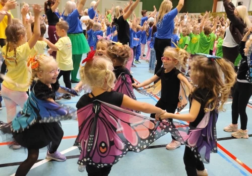 Przedszkolaki z Konina świętowały swój dzień! Polała się woda i stanęły wieże