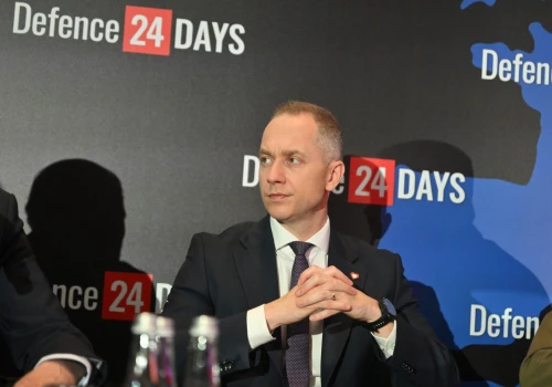 Wiceszef MON zapowiada rozwój zdolności rażenia i satelitarnych Wojska Polskiego