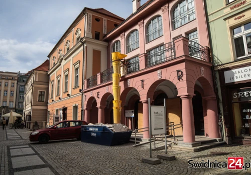 Kolejny aneks podpisany. Finał remontu świdnickiego teatru wciąż daleko