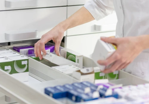 Antybiotyki pod lupą Sejmu. Pacjenci pamiętają braki, NFZ twierdzi: nie ma niedoboru systemowego