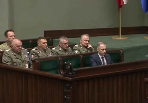 Kamery nagrały zachowanie generałów w Sejmie. Było widać powagę sytuacji