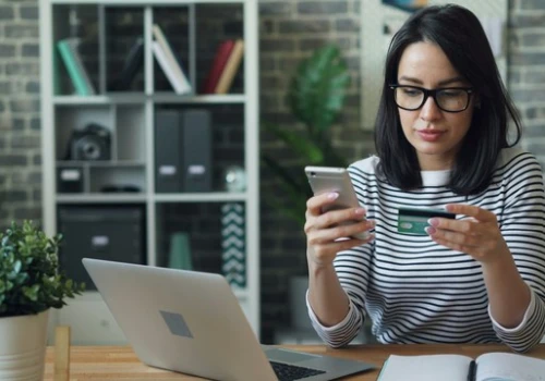 Zakupy online po polsku. 53 proc. zamówień w ciągu dnia, BLIK zdecydowanie najpopularniejszy