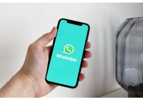 WhatsApp na iPhone’ach z nowym skrótem do wyszukiwania w czacie