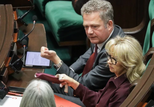 Poseł i dyrektor szpitala: zwykłe kontrakty nie mają nic wspólnego z wyłudzaniem pieniędzy