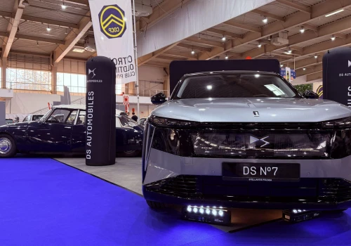 Francuska elegancja. Nowy DS N°7 obok Citroëna DS na Retro Motor Show 2026 w Poznaniu