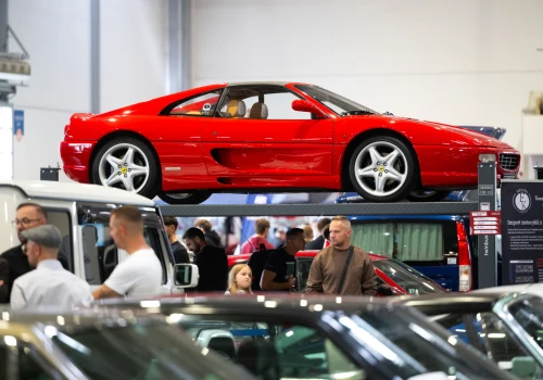 Poznań: około 1 tys. klasyków na 10. Retro Motor Show