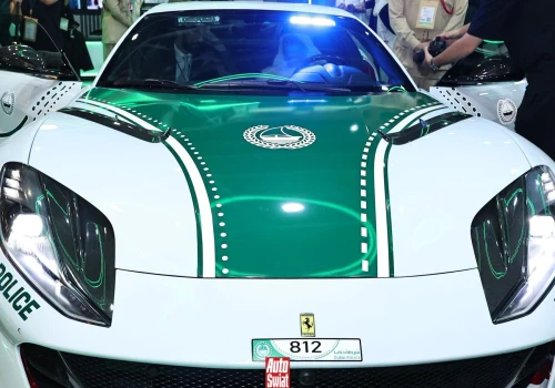 Nowy radiowóz policji z Dubaju. To Ferrari od Mansory