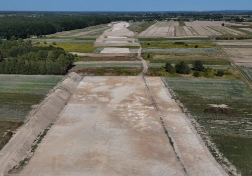 335 km przez sady, pola i źródła wody. Protest przeciwko nowej drodze ekspresowej