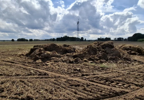 Rolnik NIEprofesjonalny: ktoś ukradł mi z pola nawóz. „Nie wierzę, że to nagrywam”