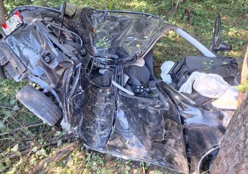 Koszmarny wypadek ze skutkiem śmiertelnym. Skoda skosiła betonowy słup