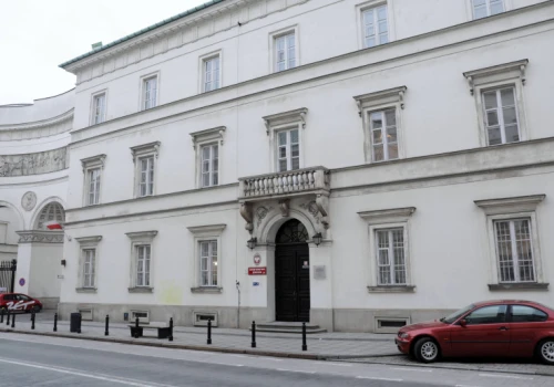 "Lalka" hitem Netfliksa. Mało kto pamięta, że "występuje" w niej też Ministerstwo Zdrowia