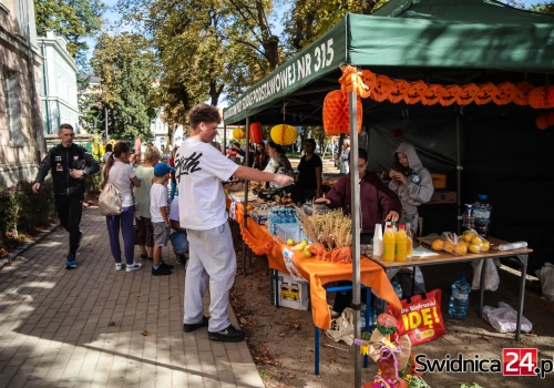Rodzinny festyn „trzysta piętnastki”. Zebrane środki wspomogą rozwój szkoły