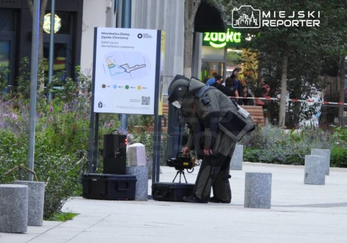 Pirotechnicy i ewakuacja w samym centrum Warszawy. Pakunek pozostawiony bez opieki