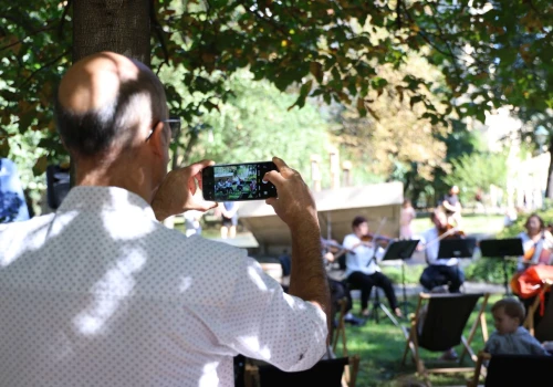 Filharmonia Krakowska zagrała pod chmurką. Muzyczny piknik na Plantach