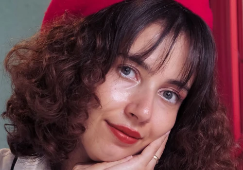 Najpierw wanilia, potem butter yellow. Teraz czas na zmianę. Crimson red tej jesieni będzie wszędzie
