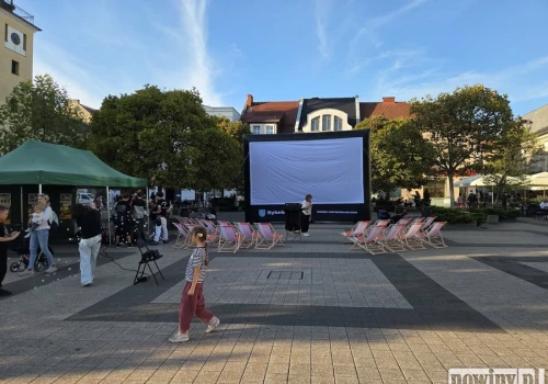 Rynek zamieni się dziś w kino. Rybniczanie obejrzą film pod chmurką
