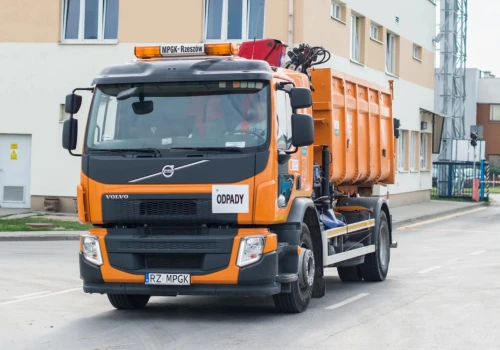 Masz stare ubrania i tekstylia? W Rzeszowie oddasz je za darmo. Sprawdź terminy mobilnej zbiórki