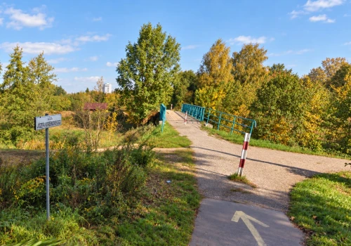 Poluzowane deski na kładce nad Rudawą. Miasto rozpoczęło naprawę