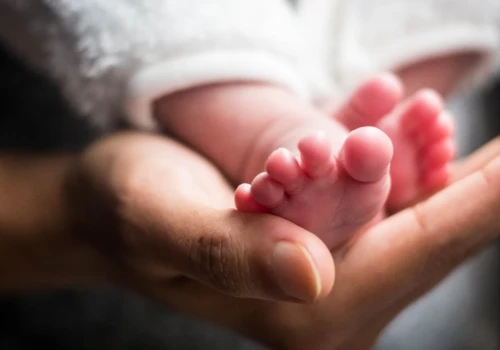 Badanie wskazuje na związek depresji poporodowej ze zwiększonym ryzykiem śmierci dziecka przed 1. urodzinami