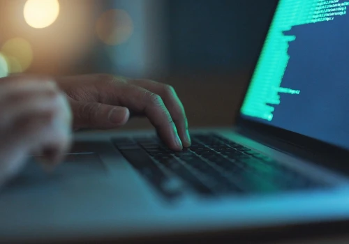 Wybory w Rosji pod presją cyberataków. CKW informuje o szokującej skali
