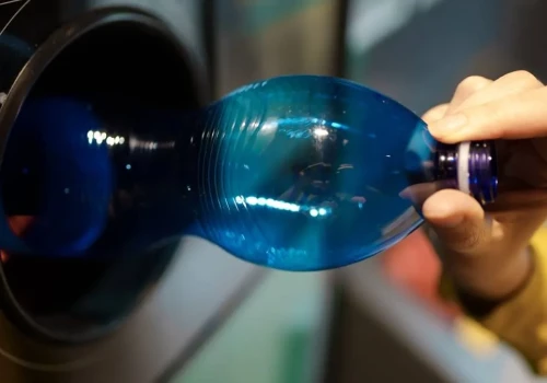 Automat kaucyjny to nie kosz na śmieci. Niezwykła decyzja skarbówki