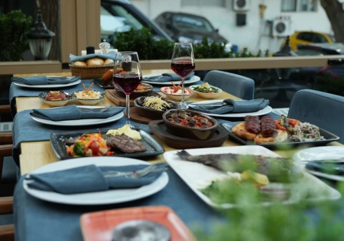 Restauracja może żądać pieniędzy za rezerwację stolika. Ale pod jednym warunkiem