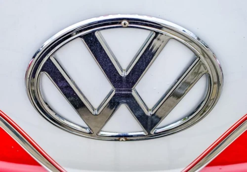 Nowa fala zwolnień w Volkswagenie i Porsche. Pracownicy wyszli na ulice