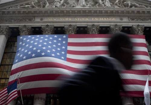 Przed sesją na Wall Street: ropa tanieje, akcje AI odbijają, rynek czeka na Fed i szczyt USA–Chiny