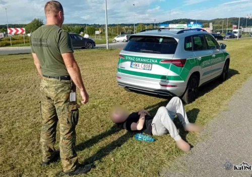 Boso biegł środkiem jezdni w Krakowie. Mówił, że gonią go demony