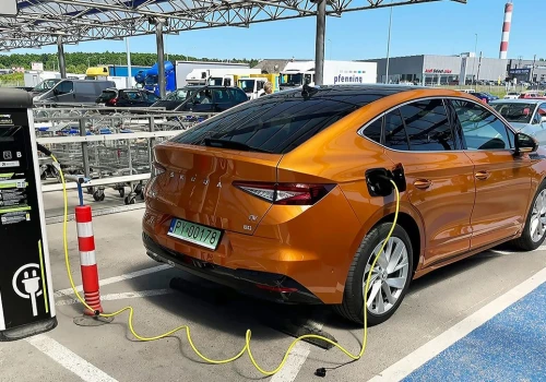 Kierowcy elektryków śmieją się z cen paliw. Ale tylko do jednego momentu