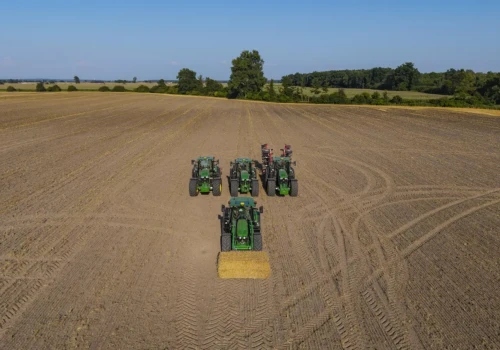 Nowe John Deere 6M mają rozwiązania z wyższych serii. Sprawdziliśmy je w polu