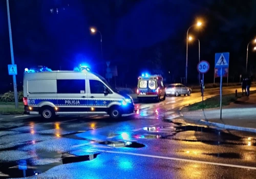 Olsztyn. 78-latka za kierownicą Seata potrąciła pieszego. Niebezpieczny weekend na drogach powiatu