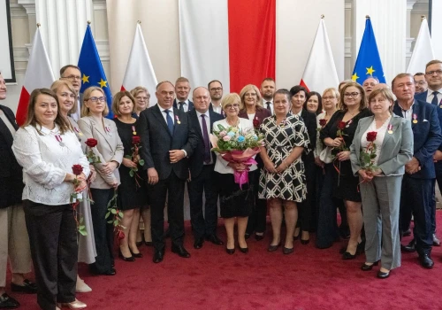 59 osób uhonorowanych odznaczeniami. Uroczystość w Podkarpackim Urzędzie Wojewódzkim