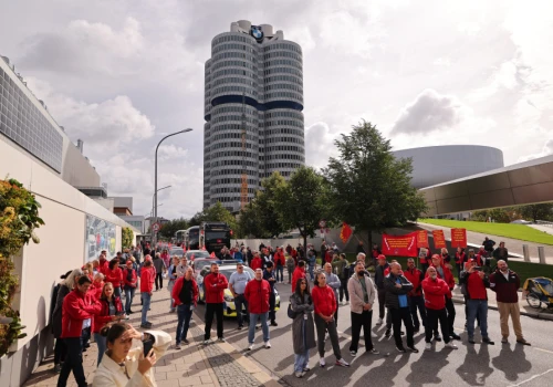 Europejska motoryzacja na zakręcie. 100 tysięcy osób wyszło na ulice, żądając ochrony rynku