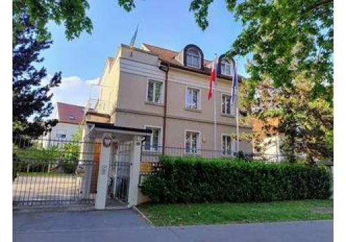 Naczelnik z MSZ w ciężkim stanie po wypadku w Lublanie. Resort ucina spekulacje