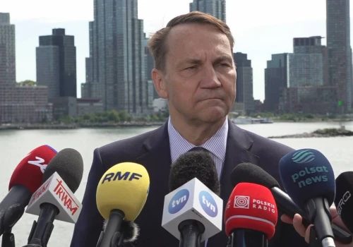 Sikorski widzi opcję "honorowego zakończenia wojny". Ma ofertę dla Trumpa
