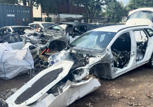 Kradli i legalizowali Toyoty. Policjanci zlikwidowali ,,dziuple samochodowe” i odzyskali 25 pojazdów