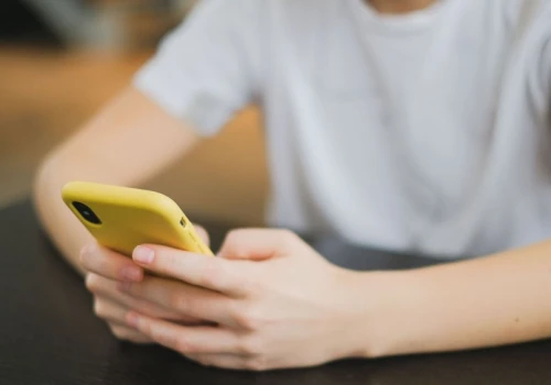 Nawet 20 punktów ujemnych za telefon w szkole. Jedno kliknięcie może wpłynąć na ocenę z zachowania