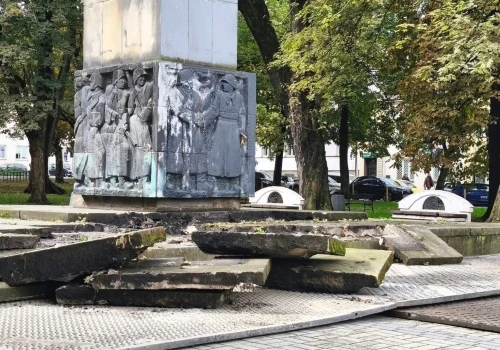 Rusza demontaż Pomnika Wdzięczności Armii Radzieckiej z Placu Ofiar Getta