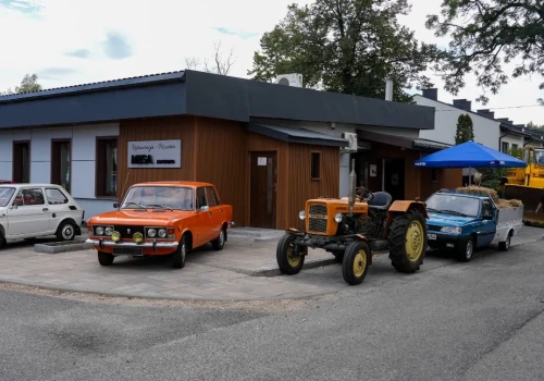 Klimat PRL w Mega Jaworzno. Maluch, Polonez, motorynki i wodzianka