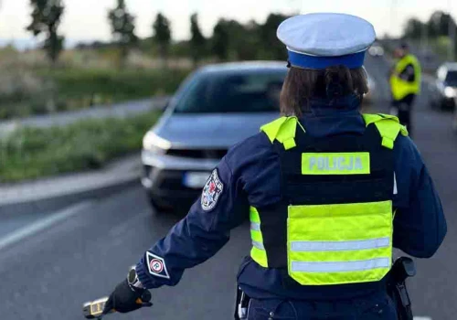 Policjanci kontrolowali trzeźwość kierowców, a wywrócił się pijany na hulajnodze